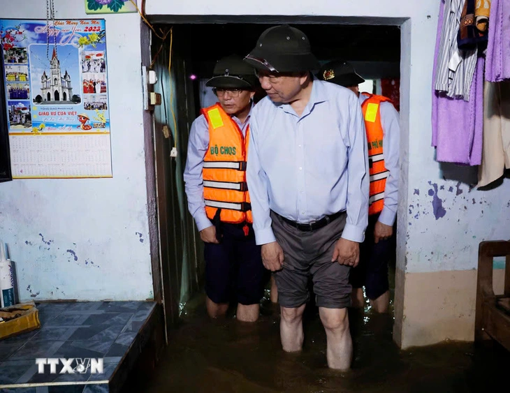 Tổng Bí thư Tô Lâm thăm người dân bị ảnh hưởng do mưa, lũ tại thành phố Huế - Ảnh 3. Tô Lâm - Ảnh 3.