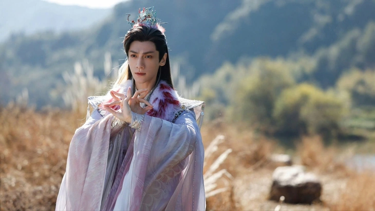 Trương Lăng Hách thành 'tướng quân kem nền' vì trang điểm quá lố trong Trục Ngọc - Ảnh 4.