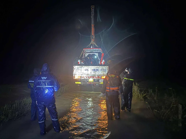 Từ Algeria, Thủ tướng họp khẩn ứng phó mưa lũ tại miền Trung - Ảnh 6.