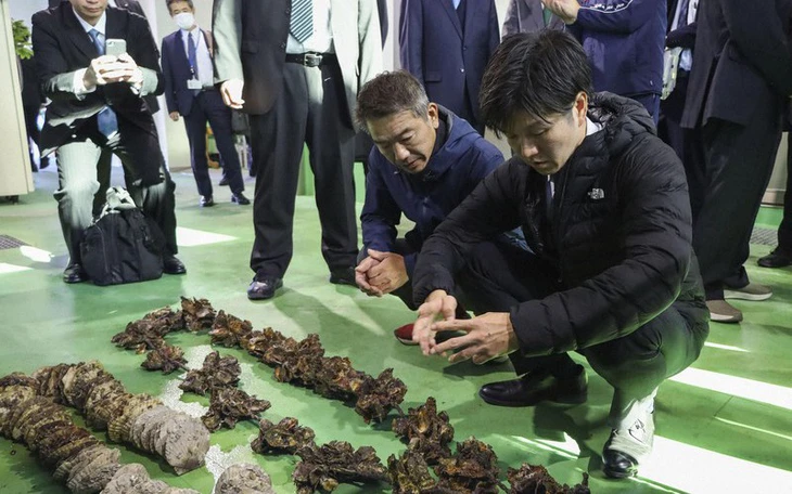 Lãnh đạo Đài Loan đăng hình ăn sushi giữa căng thẳng Trung - Nhật - Ảnh 2.