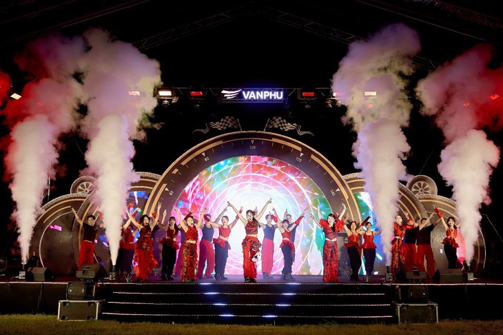 Văn Phú  - Ảnh 4.