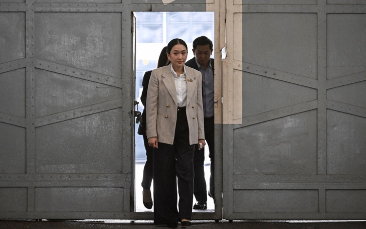 Bà Paetongtarn đăng ảnh cả gia đình chụp với ông Thaksin tại nhà tù- Ảnh 2.