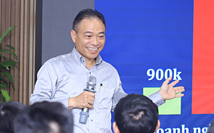 Nhớ bụi phấn trên mái tóc thầy cô - Kỳ 7: Người thầy đặc biệt của kình ngư Sa Ri - Ảnh 2.