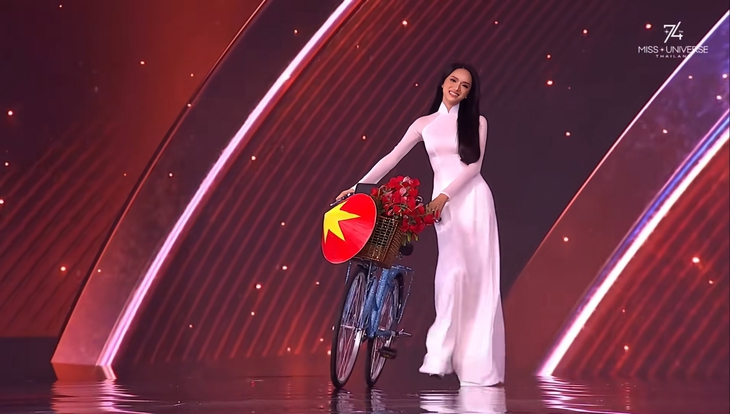 Hương Giang - Ảnh 1.