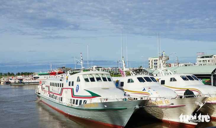 tàu cao tốc - Ảnh 2.