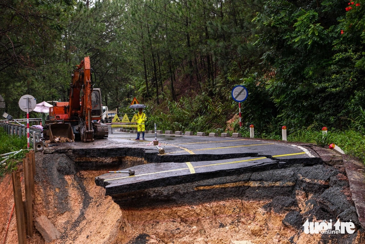 Đường vào Đà Lạt ra sao khi đèo Mimosa đứt gãy, Prenn - D’Ran - Khánh Lê tạm dừng? - Ảnh 1.