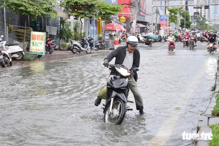 triều cường - Ảnh 1.