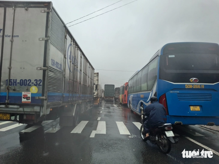 Lũ lụt miền Trung: ít nhất 50 người chết, mất tích - Ảnh 3.