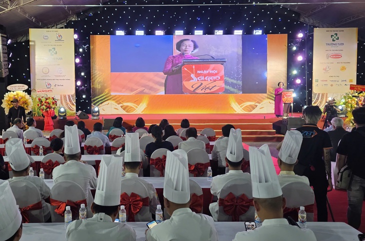 Độc lạ với kỷ lục 100 món ngon 3 miền được làm từ gạo và bún - Ảnh 2.