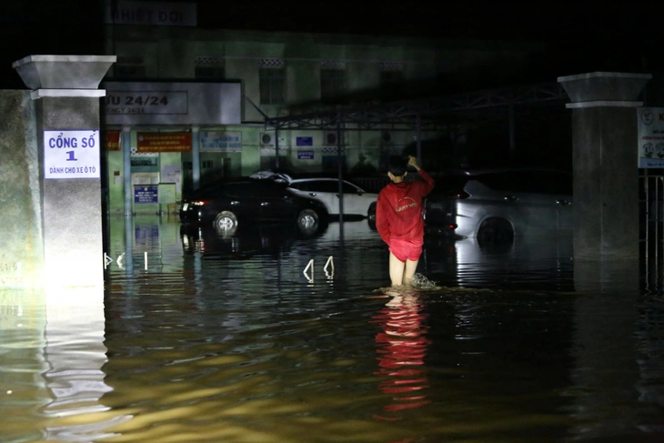 Diên Khánh, Tây Nha Trang, hai vùng ngập nặng nhất Khánh Hòa vẫn mênh mông lũ, không có điện - Ảnh 5.