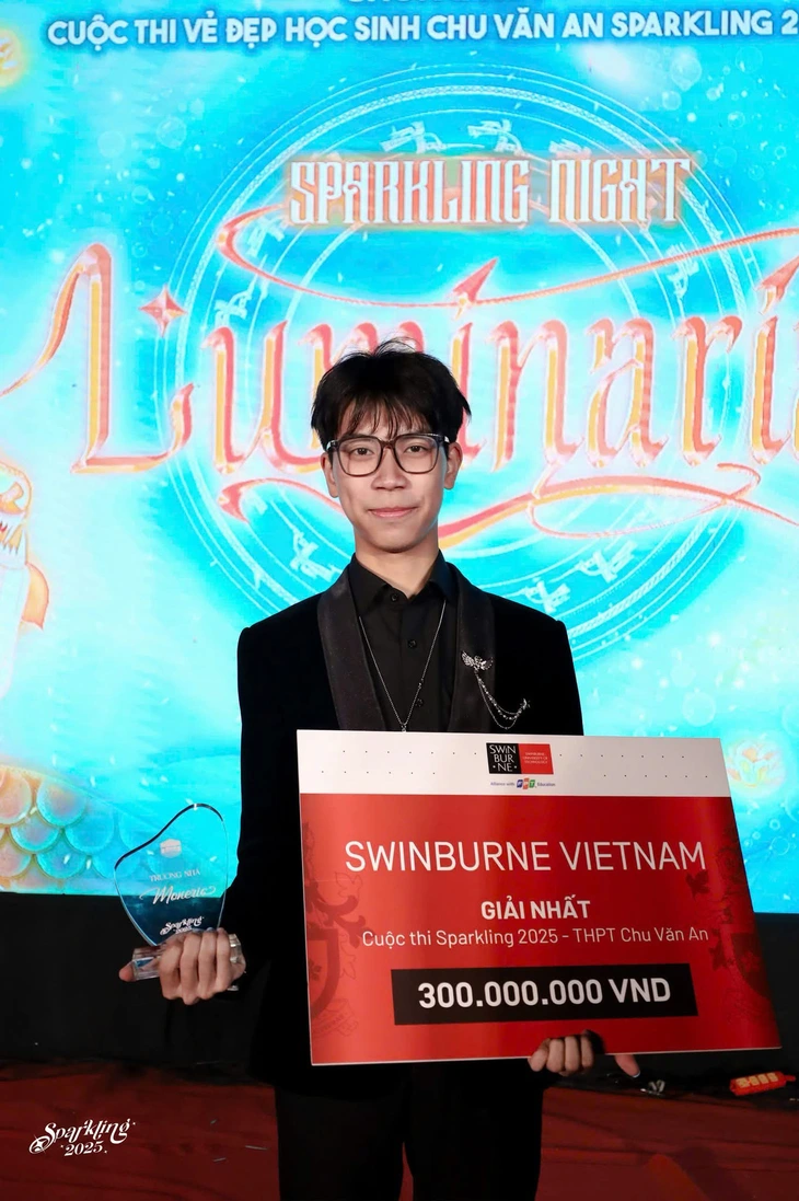 Học sinh Trường Chu Văn An mang Cánh đồng bất tận, Dấu chân người lính lên sân khấu - Ảnh 7.