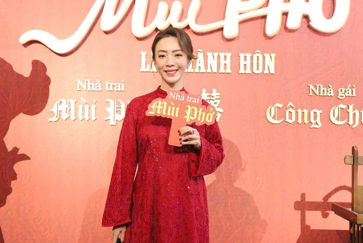 Đoàn phim Mùi phở của Xuân Hinh ủng hộ 200 triệu đồng cho đồng bào lũ lụt miền Trung - Ảnh 4.