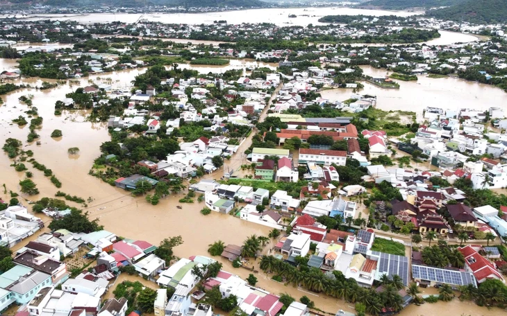 Bộ Quốc phòng: Theo dõi chặt chẽ diễn biến mưa lũ trên sông Ba, sông Kôn, kịp thời di dời dân - Ảnh 3.