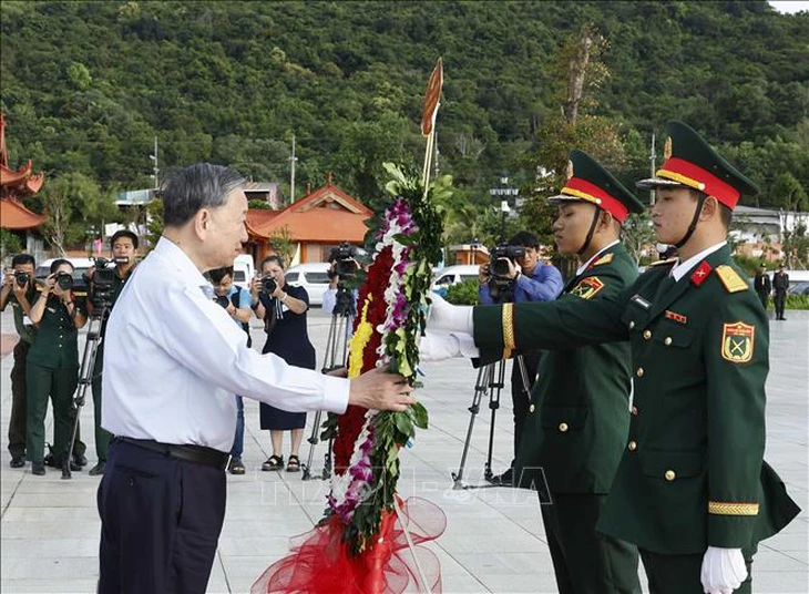 Tổng Bí thư Tô Lâm: Xây dựng Cảnh sát biển theo hướng tinh, gọn, mạnh, tiến thẳng lên hiện đại - Ảnh 5. Tổng Bí thư Tô Lâm: Tập trung xây dựng Cảnh sát biển Việt Nam theo hướng tinh, gọn, mạnh - Ảnh 4.