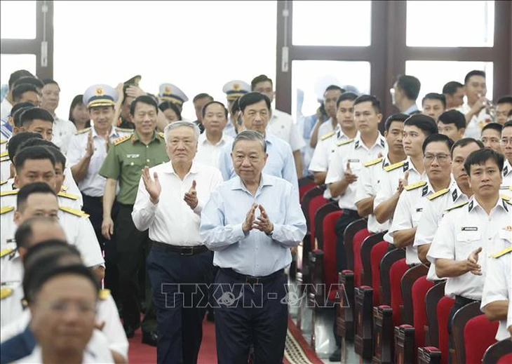 Tổng Bí thư Tô Lâm: Xây dựng Cảnh sát biển theo hướng tinh, gọn, mạnh, tiến thẳng lên hiện đại - Ảnh 4. Tổng Bí thư Tô Lâm: Xây dựng Cảnh sát biển theo hướng tinh, gọn, mạnh, tiến thẳng lên hiện đại - Ảnh 4.