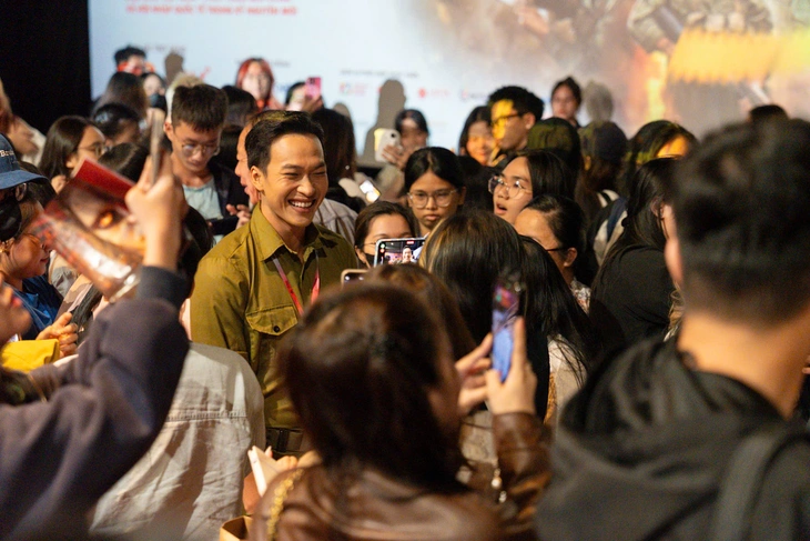 Mưa đỏ - Ảnh 6.