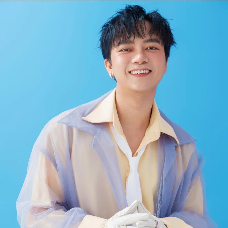 Hòa Minzy, Bùi Công Nam ủng hộ bà con Đắk Lắk, mong sớm vượt qua khó khăn - Ảnh 2. Hòa Minzy - Ảnh 2.