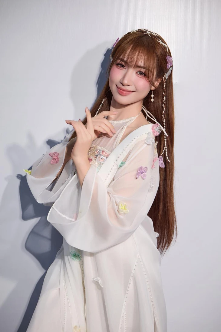 Hòa Minzy, Bùi Công Nam ủng hộ bà con Đắk Lắk, mong sớm vượt qua khó khăn - Ảnh 1. Hòa Minzy - Ảnh 1.