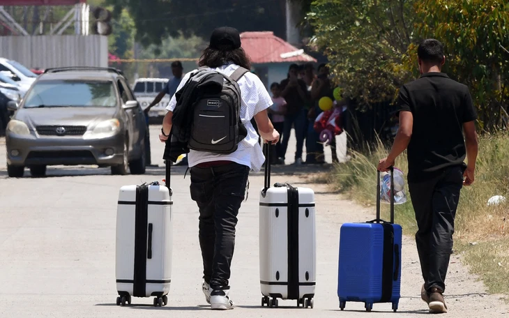 Mỹ giam giữ kỷ lục hơn 65.000 người nhập cư giữa lúc chính phủ đóng cửa - Ảnh 3.