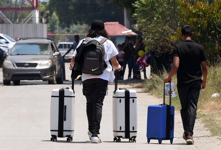 Chi phí để Mỹ giam giữ và trục xuất một người có thể lên tới bao nhiêu? - Ảnh 1. trục xuất - Ảnh 1.