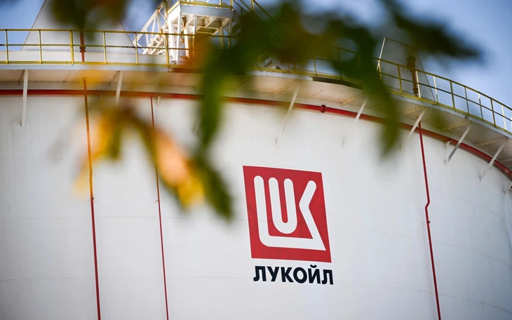 Giá thuê tàu chở dầu thô lập kỷ lục khi người mua tìm nguồn thay thế cho Nga - Ảnh 1.