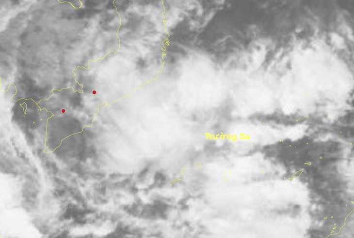 Mây ẩm theo gió đông cuồn cuộn từ biển vào Đắk Lắk, Khánh Hòa gây mưa to - Ảnh 4.