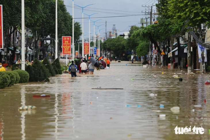 Mưa lũ sáng 21-11: Nha Trang, Phan Rang... vẫn đang mưa - Ảnh 3.
