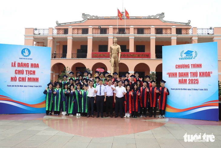 thủ khoa - Ảnh 1.