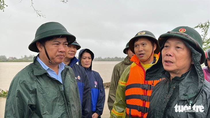 Đắk Lắk ban hành tình huống khẩn cấp do lũ vượt mốc lịch sử - Ảnh 4.