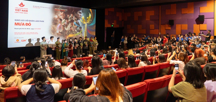 Mưa đỏ - Ảnh 1.