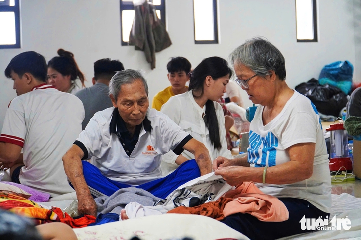 tình người - Ảnh 1.