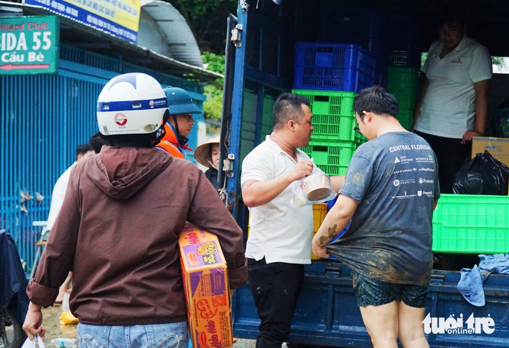 tình người - Ảnh 2.