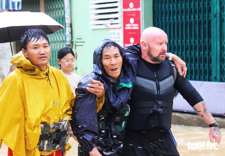 tình người - Ảnh 5.