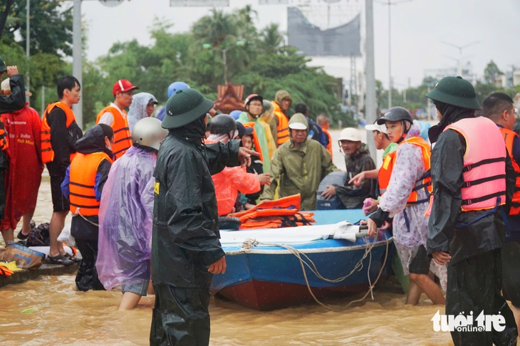 tình người - Ảnh 7.