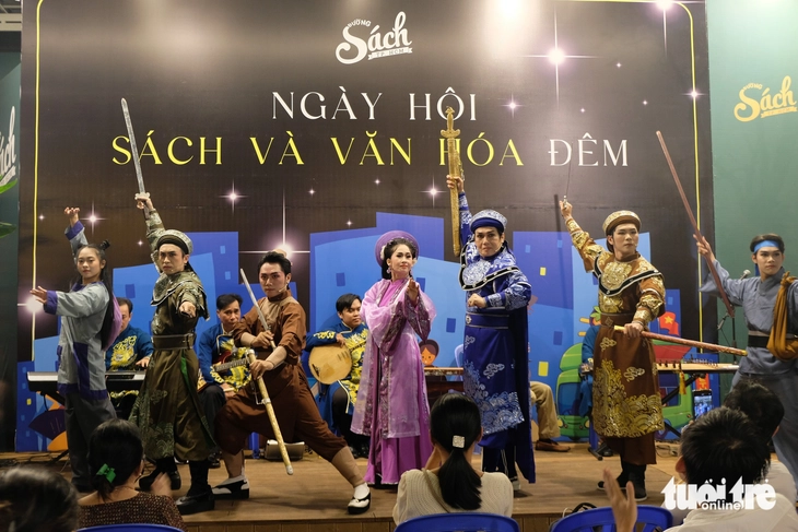 Đường sách - Ảnh 1.