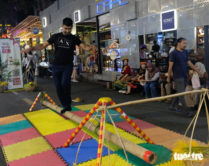 Đường sách - Ảnh 2.