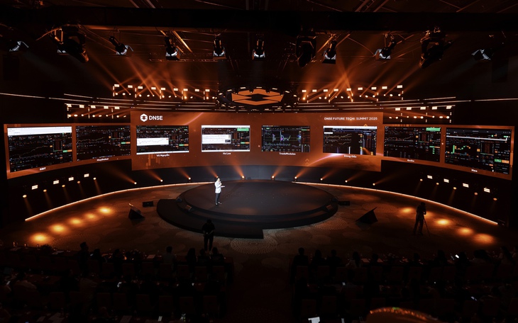 Thiệt hại do lũ lụt, thiên tai: Một nhóm cổ phiếu 'đau đầu', dòng tiền sẽ dịch sang nhóm nào? - Ảnh 2.