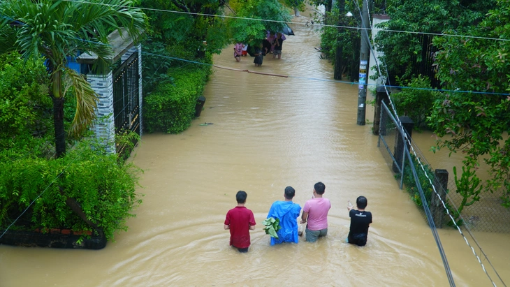 lũ lịch sử - Ảnh 2.