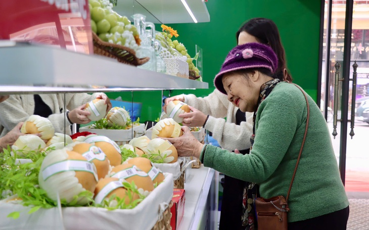 Chủ bị bắt, hàng dỏm vẫn "lì đòn" trên mạng - Ảnh 2.