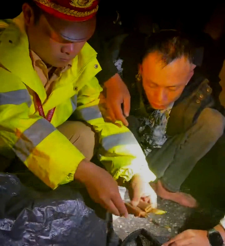 Chặn bắt nghi phạm hiếp dâm đang trên đường bỏ trốn vào phía Nam bằng xe khách - Ảnh 1.