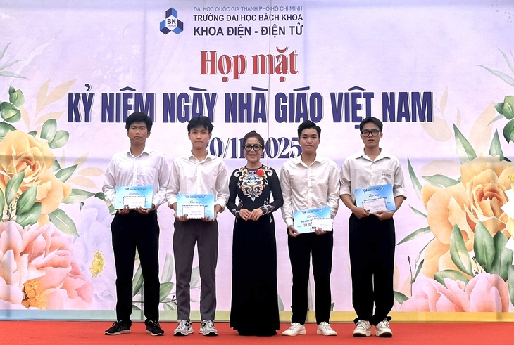 Vợ cố giáo sư Đặng Lương Mô tặng học bổng ‘thắp lửa’ đam mê khoa học cho sinh viên Bách khoa - Ảnh 1.