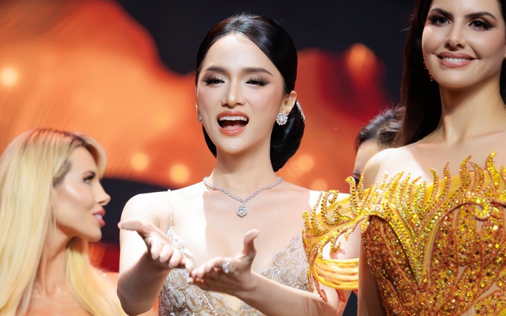 Diễm Hương về Việt Nam họp lớp, nhan sắc sau 30 năm gây trầm trồ - Ảnh 7.