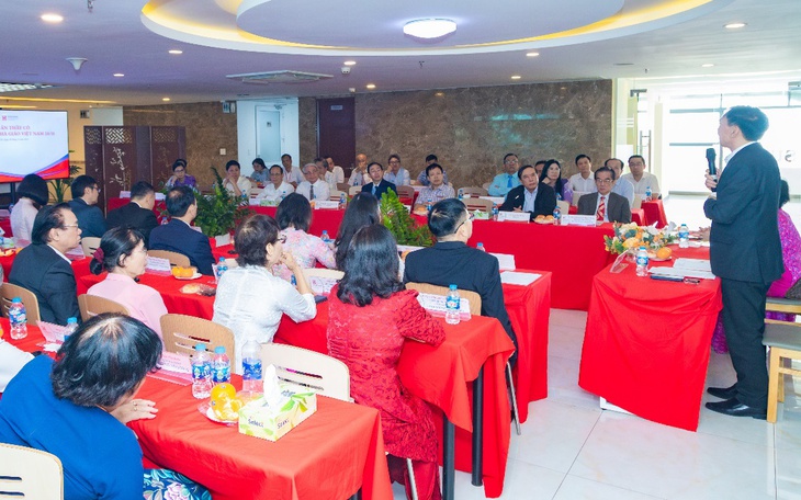 Học sinh sử dụng AI : ‘Thay vì cấm cản thì vẽ đường cho hươu chạy đúng’ - Ảnh 2.