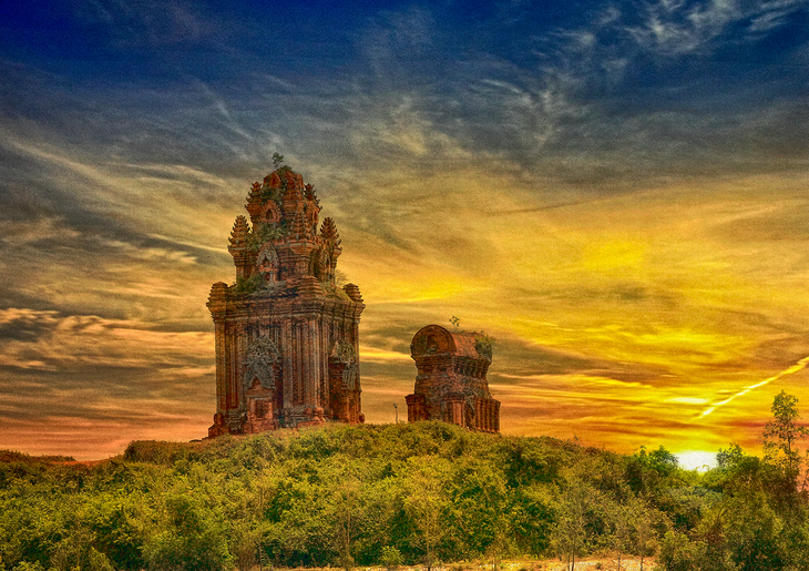 Tháp Bánh Ít - Ảnh 1.