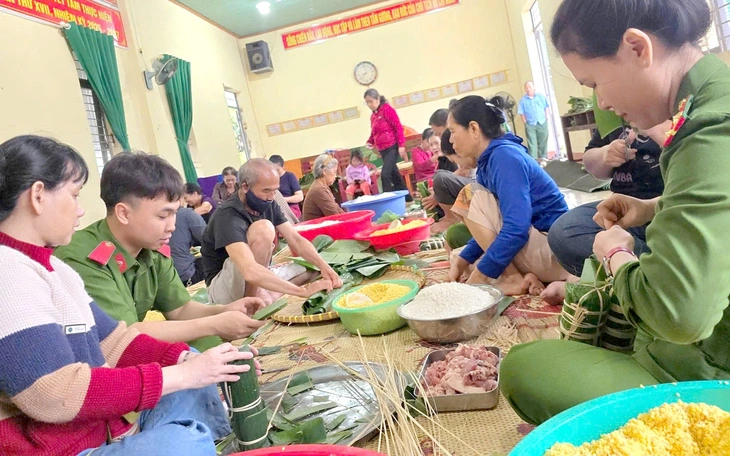 Thương bà con vùng lũ lụt mà lòng như lửa đốt - Ảnh 7.