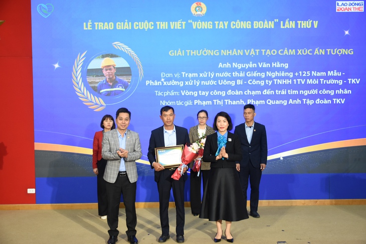 Hơn 1.100 câu chuyện trong 'Vòng tay Công đoàn': Những hình ảnh đẹp từ nhà máy đến công trường - Ảnh 1.