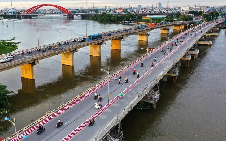 Đã nâng tĩnh không xong trước 1 tháng, cầu Bình Triệu 1 được đi lại bình thường - Ảnh 3.