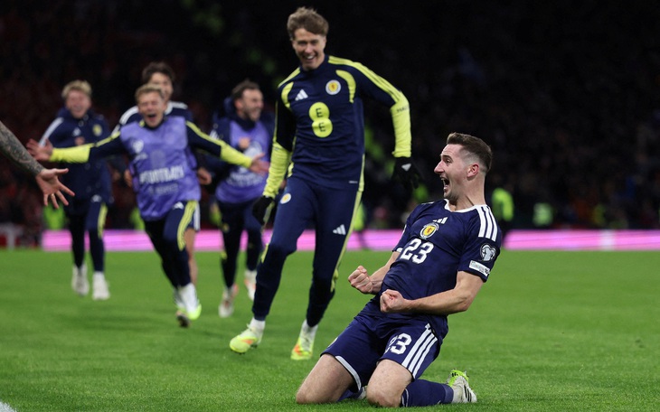 Pep Guardiola cãi nhau khắp sân sau thất bại của Man City  - Ảnh 5.