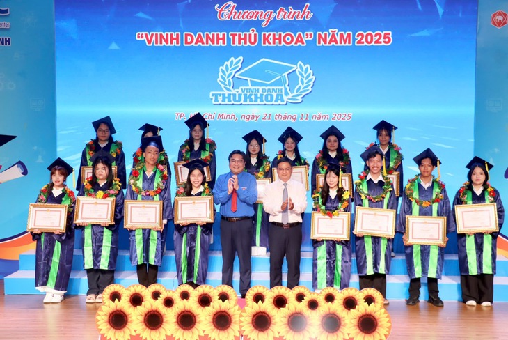 thủ khoa - Ảnh 1.