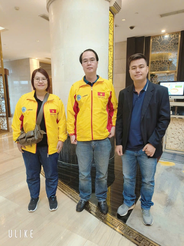 Đánh cặp với nữ kỳ thủ, Lại Lý Huynh bất bại ở giải cờ tướng đôi Trung Quốc - Ảnh 3.